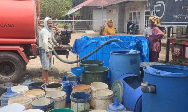 Krisis Air Bersih Membuat Warga Padang Ubah Pola Hidup