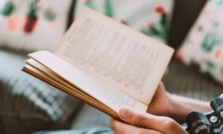 Manfaat Membaca Buku Bagi Pengembangan Diri