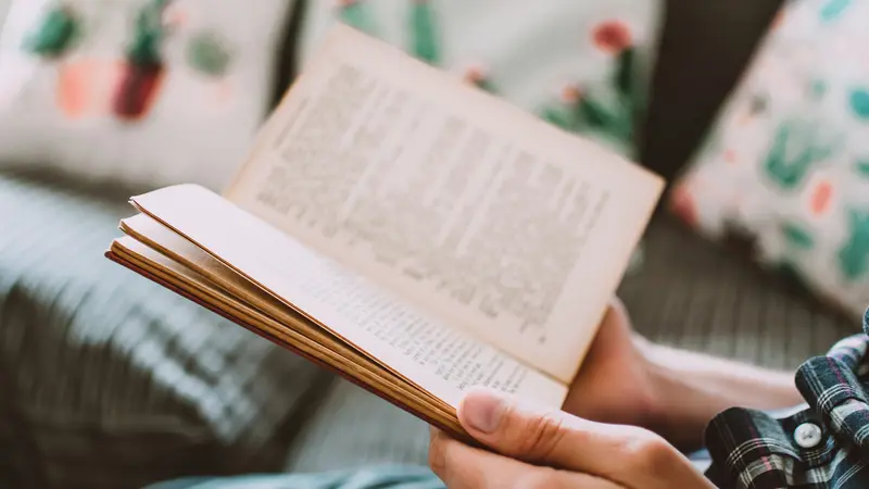Manfaat Membaca Buku Bagi Pengembangan Diri