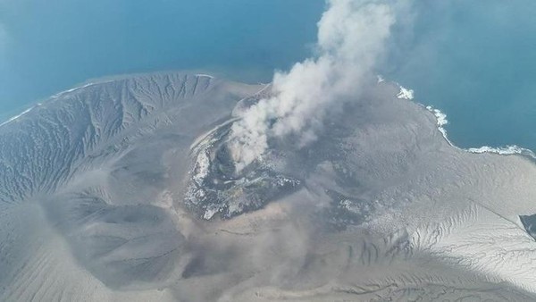 Abu Vulkanik Hingga Ke Samudera: Seberapa Jauh Material Erupsi